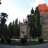 Памятник и дворец Гагариной в Утесе