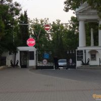Главный вход на морской вокзал в Севастополе
