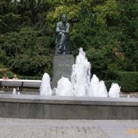Памятник Чехову в Ялте