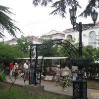 Продажа картин на улице в Севастополе