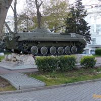 Танк на улице в Севастополе