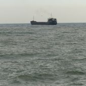Судно в море в Ялте зимой