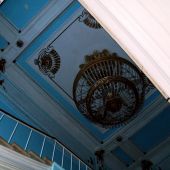 Люстра во дворце Гагариной в Утесе