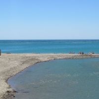 Река, впадающая в море в Дивноморском