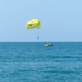 Полеты над морем с парашютом в Сочи