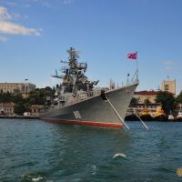 Корабль в море Севастополя