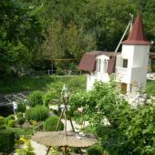 Замок в Кастальской купели Кабардинки