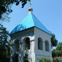 Часовня построена казаками, по преданию колокола отлиты из захваченых пушек.
