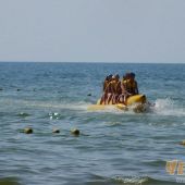 Катание на "Банане" по морским волнам в станице Благовещенской