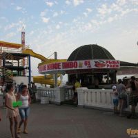 Отдыхающие на пляже в Дивноморском