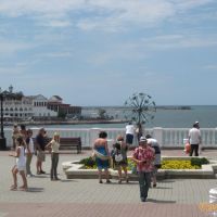 Туристы на Набережной в Севастополе