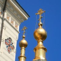 Православные кресты на храме в Форосе