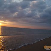 Вечер, пляж, закат солнца и Черное море в станице Благовещенской