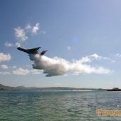 Самолет над морем в Геленджике